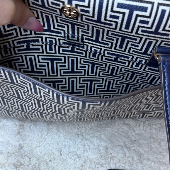 NWT Tory Burch Navy Parker Geo T Small Tote - Picture 15 of 15